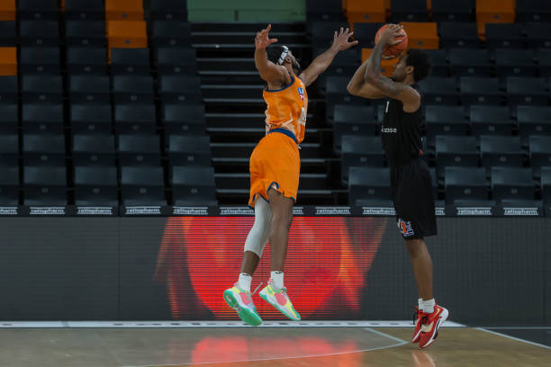 也凸显了他 也凸显了他